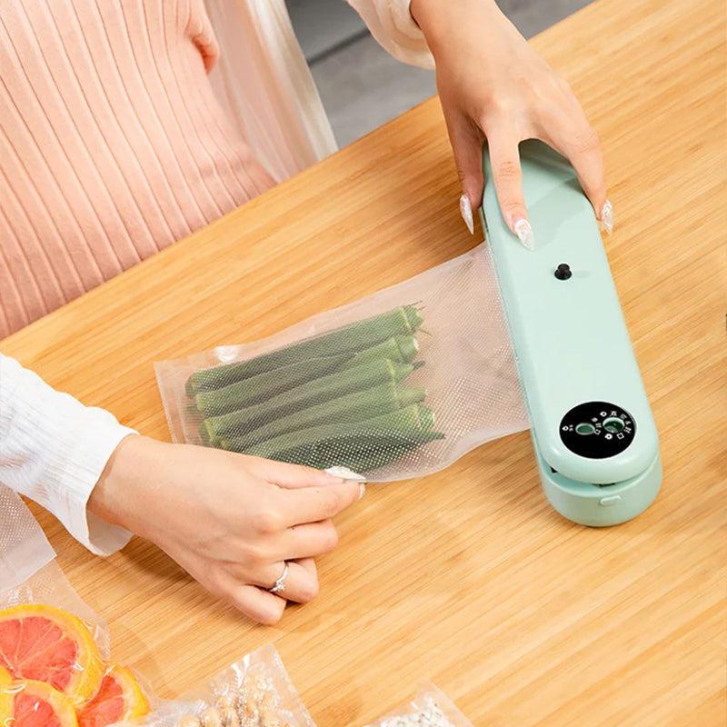 Automatic vacuum sealer for households