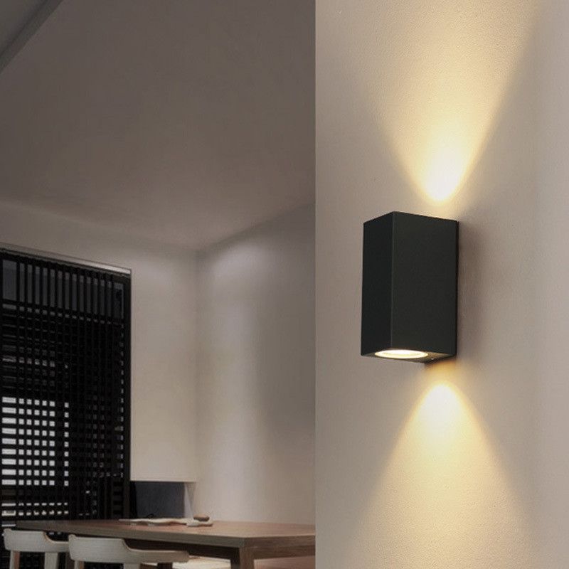 Modern wall lamp in matt black - Scandinavian design