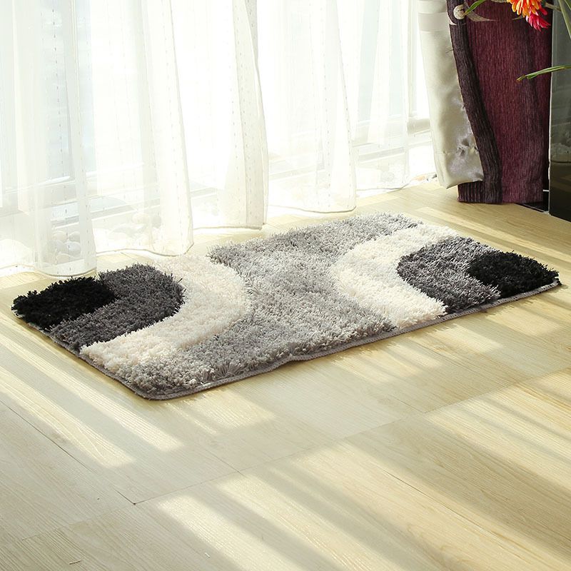 Patterned floor mat in several colours