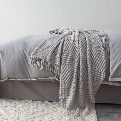 Knitted blanket in gray tones