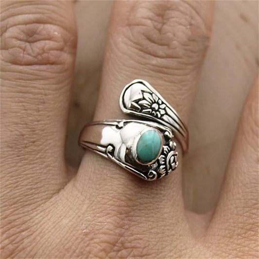 Beautiful turquoise spoon ring with positive properties