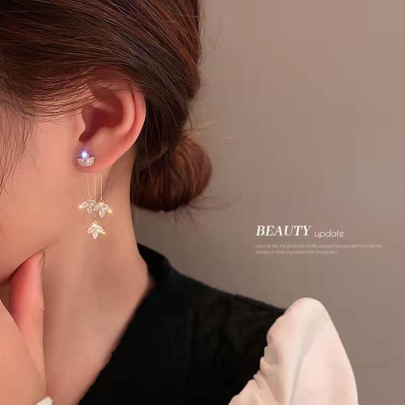 Beautiful "maple leaf with crystals" earrings, Norwegian fashion