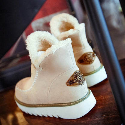 Winter snow boots with flat heels for women